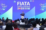 Vietnam ready to be reliable partner of global logistics business community: PM